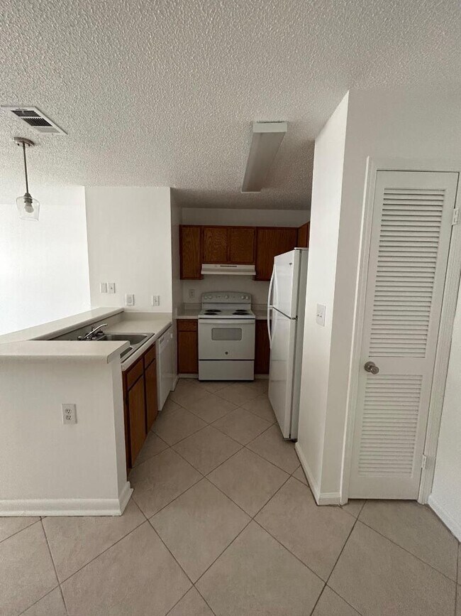 Building Photo - 100 Kazmira Ct