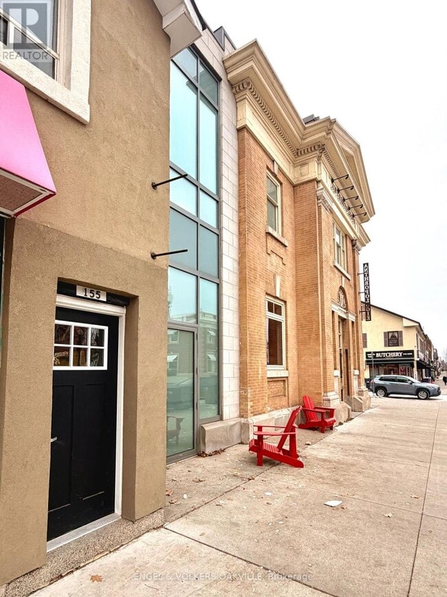 Photo du bâtiment - 155 Lakeshore Rd E