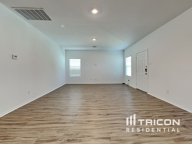 Building Photo - 217 Mica Trl