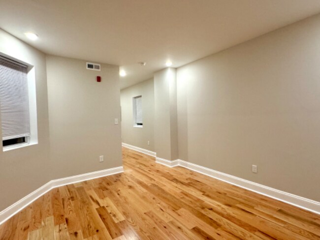 Building Photo - 233 N 61st St