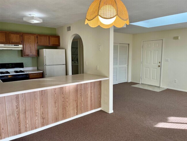 Building Photo - 311 Pine Hollow Way