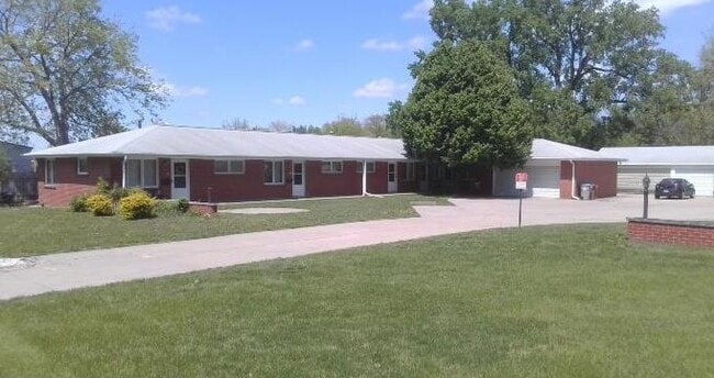 Building Photo - 140 Lakewood Dr