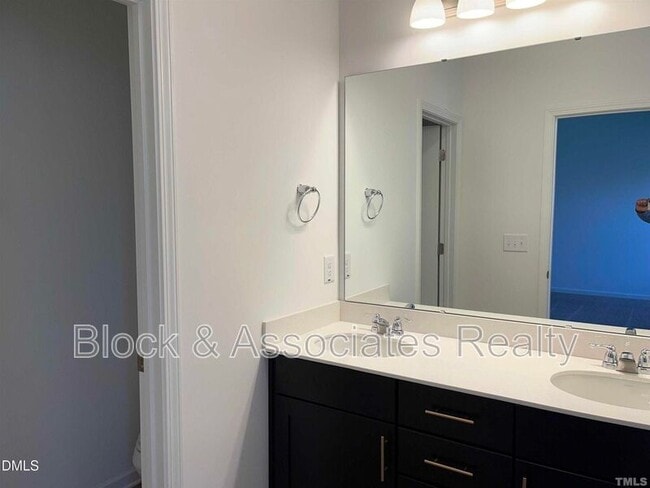 Building Photo - 3303 Oak Pass Dr