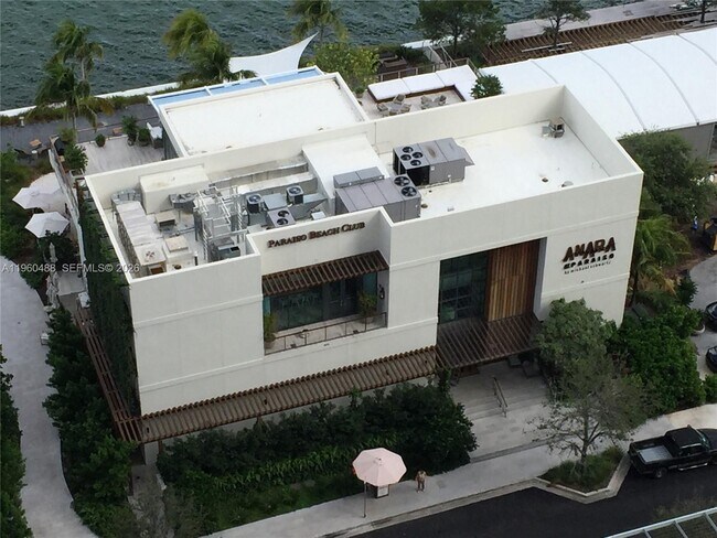 Foto del edificio - 650 NE 32nd St