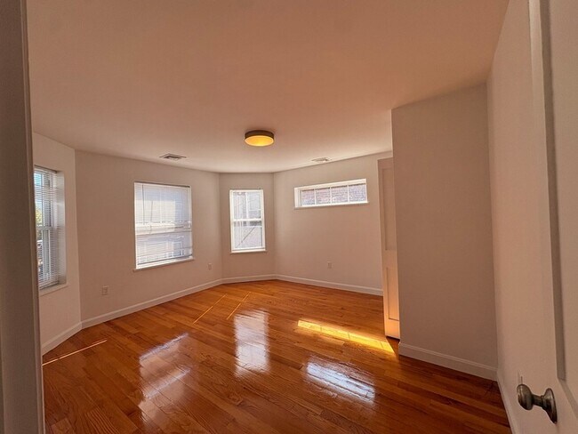 Foto del edificio - 411 Shirley St