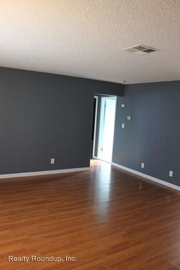 Building Photo - 702 Bedlow Dr
