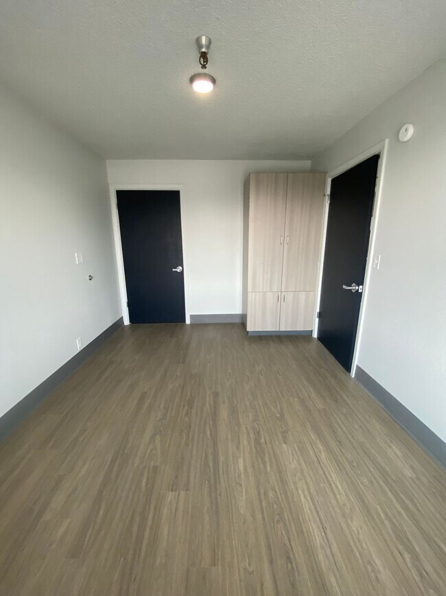 Foto del edificio - 151 N Williams Ave