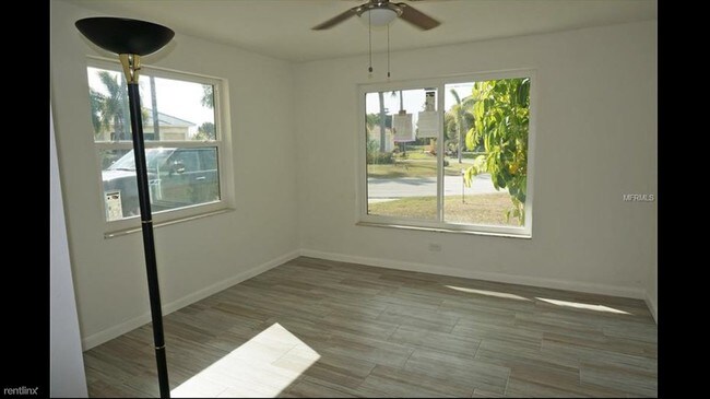 Building Photo - 360 Delido Ct