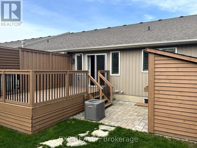 Building Photo - 23 Glenview Cres