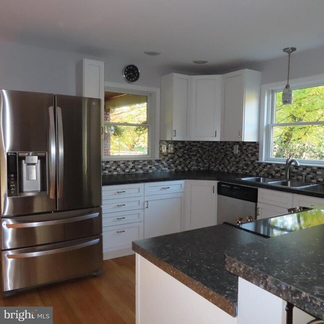 Foto del edificio - 14109 Buchanan Trail W