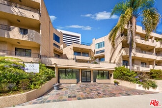 Building Photo - 1633 S Bentley Ave