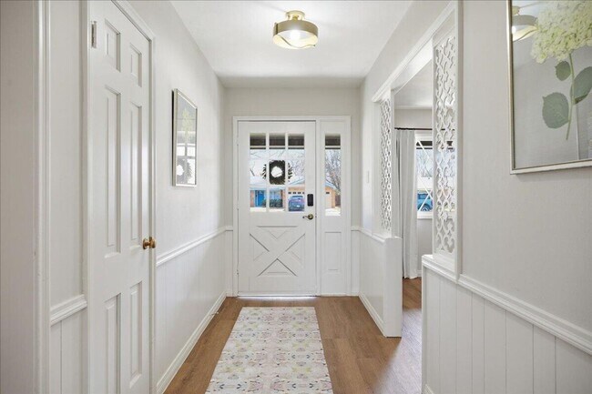 Foto del edificio - Charming one-of-a-kind 4 Bedroom Home