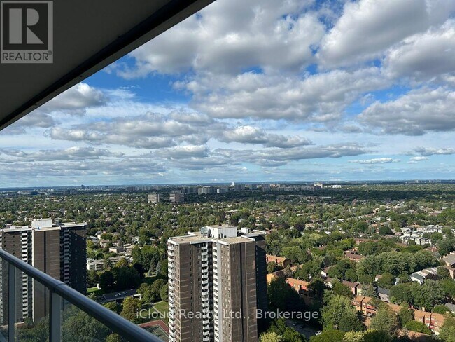 Photo du bâtiment - 275-3275 Yorkland Rd