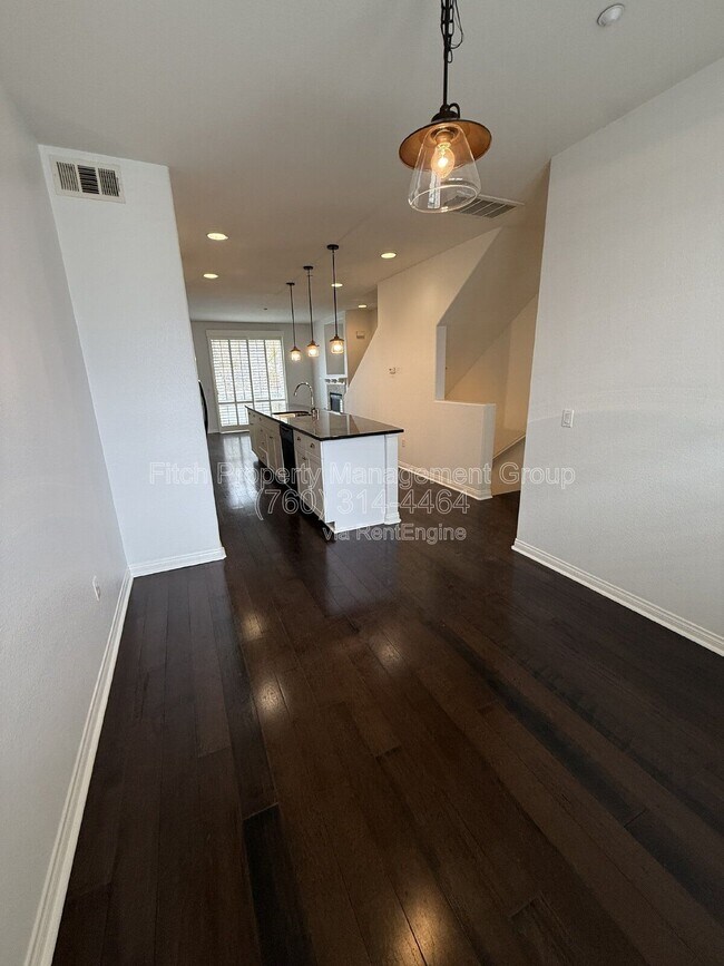 Foto del edificio - 815 Harbor Cliff Way