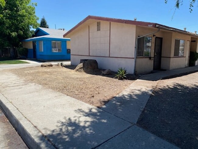 Building Photo - 503 30th St