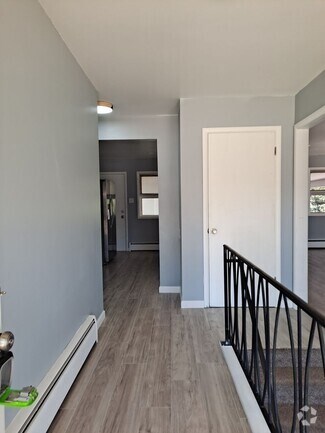 Building Photo - 63 Baylor St