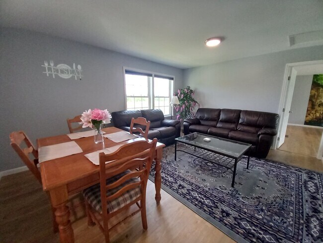 Comedor/Sala de estar - 83 Mott Rd