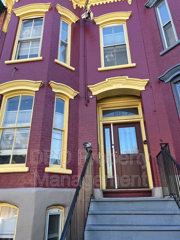 Building Photo - 370 Clinton Ave