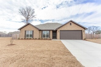 Building Photo - 1128 Honeysuckle Dr