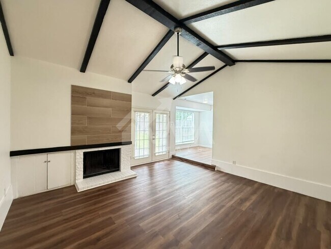 Foto del edificio - 14419 Briarlake St