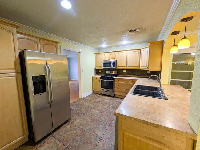 Building Photo - 2307 McKee Dr