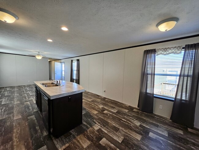 Building Photo - 1 Lou Henry Ln