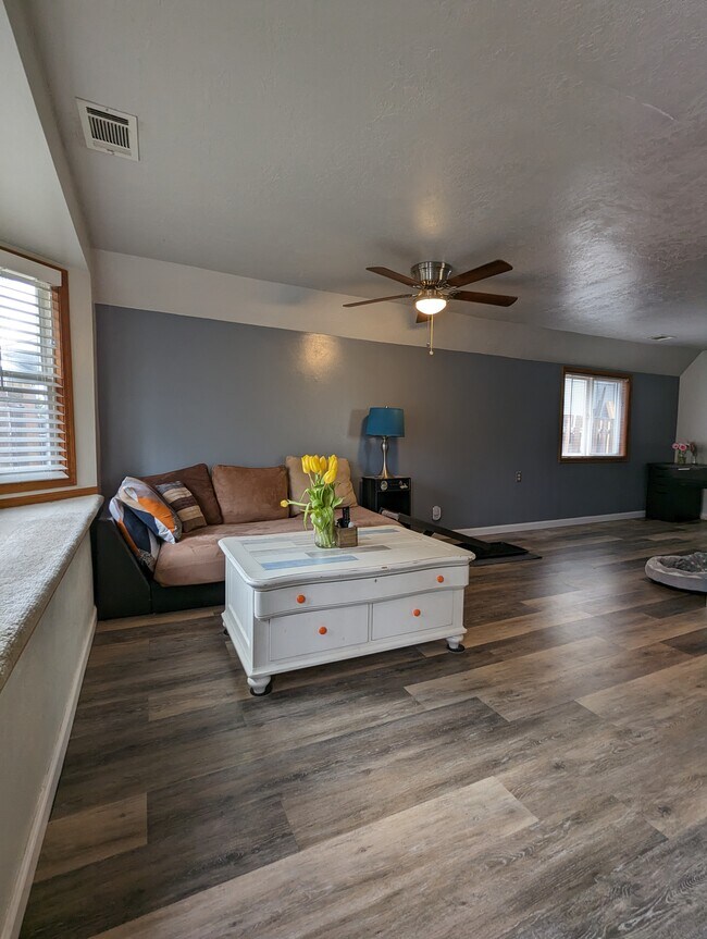 Building Photo - 401 NW Ebberts Ave