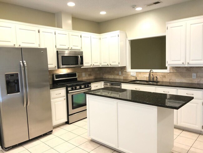 Building Photo - 1 story with lots of charm!