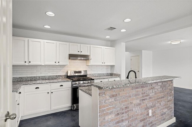 Building Photo - 15105 Verela Dr