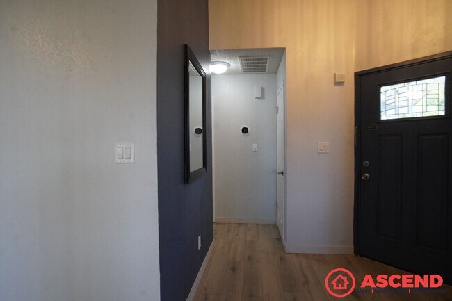 Foto del edificio - Charming Home in Southwest Bakersfield!
