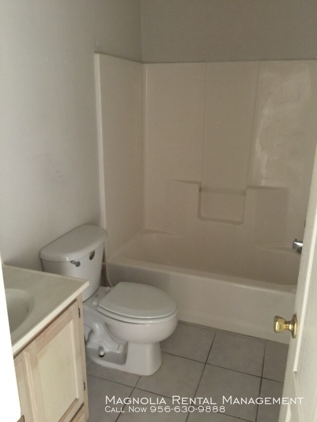 Building Photo - One Bedroom Apartment near UTRGV