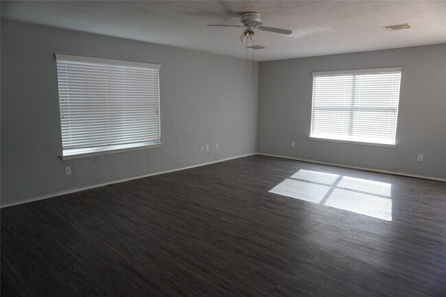 Foto del edificio - 4727 Live Meadow Ln