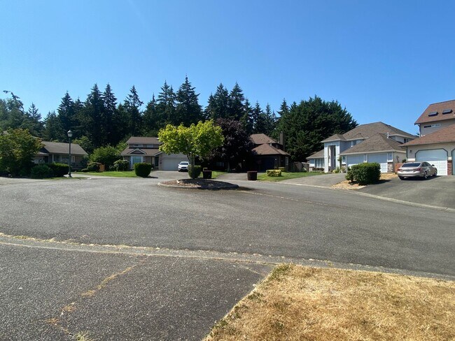 Foto del edificio - 4 bedroom Federal Way home w/ AC