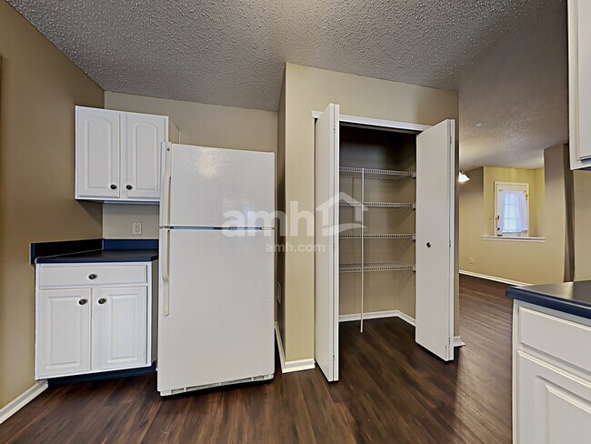 Building Photo - 1329 Central Park Dr