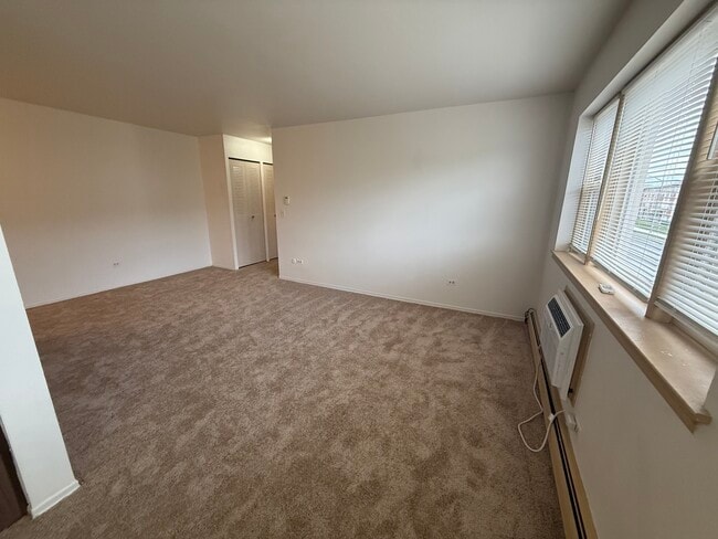 Building Photo - 3001 N Thatcher Ave