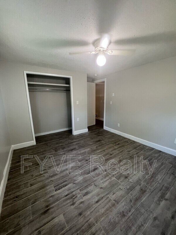 Foto del edificio - 2205 Russelldale Ave