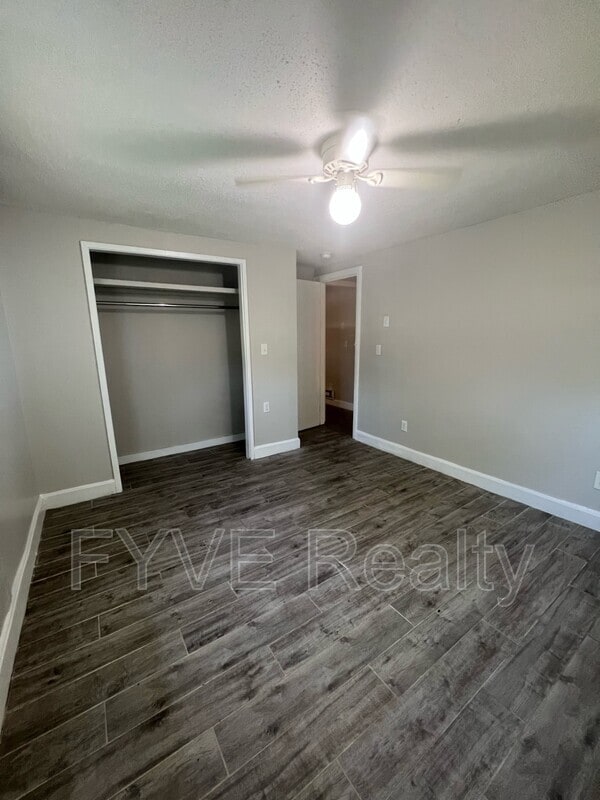 Building Photo - 2205 Russelldale Ave