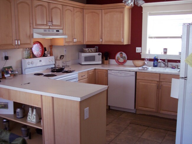 Building Photo - 3206 NE 78th Ave