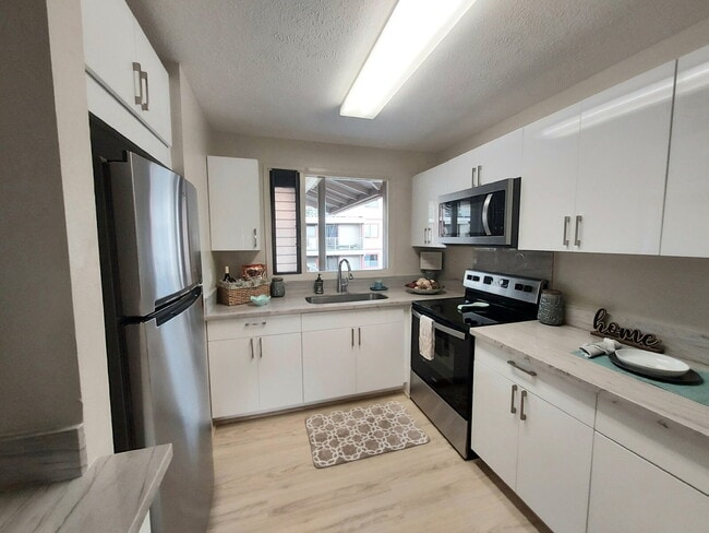 Renovated 2br/1ba/2pkg 3rd Fl Townhome - Renovated 2br/1ba/2pkg 3rd Fl Townhome