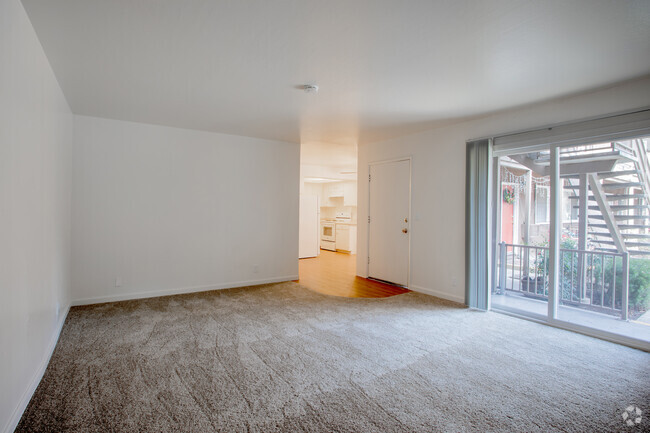 3HAB, 2BA - 1030SF - Regency Square Apartments