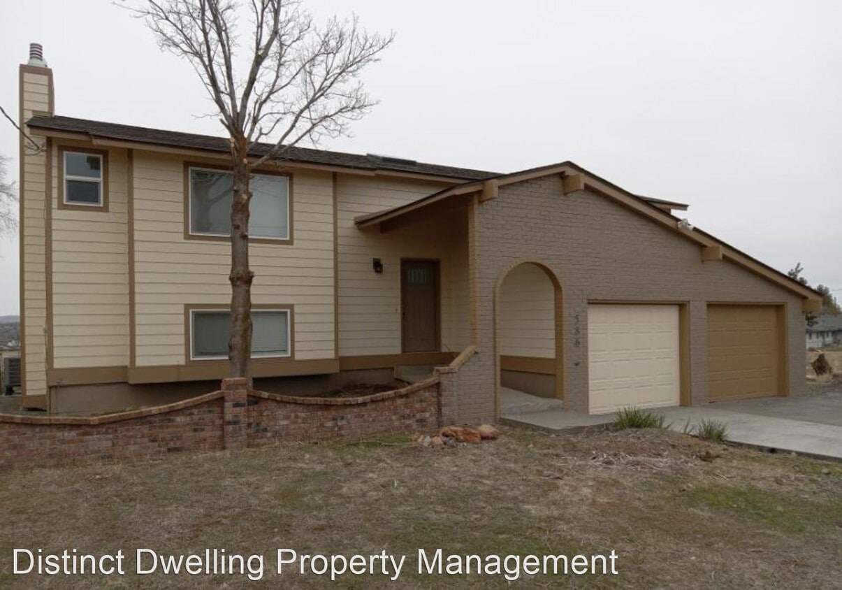 4 br, 2 bath House 586 NE Bean Drive House Rental in Madras, OR