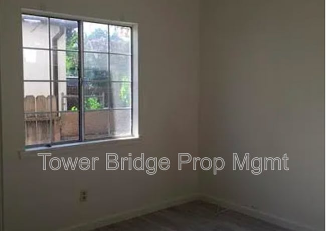 Building Photo - 2701 San Fernando Way
