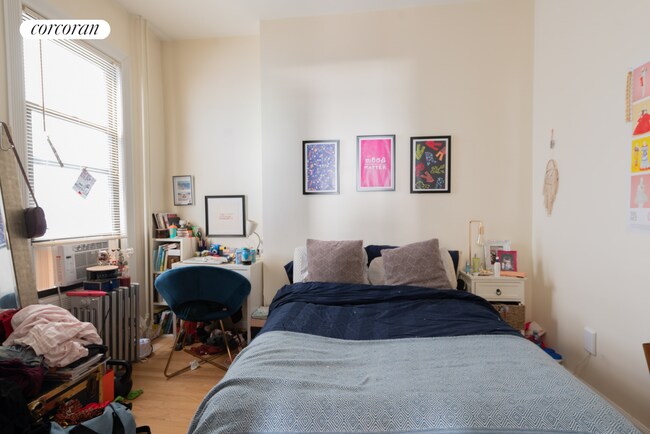 Building Photo - 989 Seneca Ave