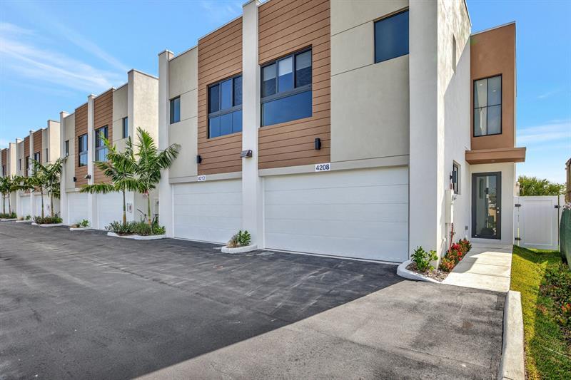 Foto principal - 4208 NE 7th Terrace