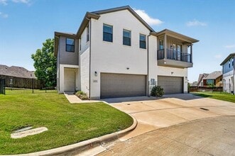 Building Photo - 6330 Oakbend Cir