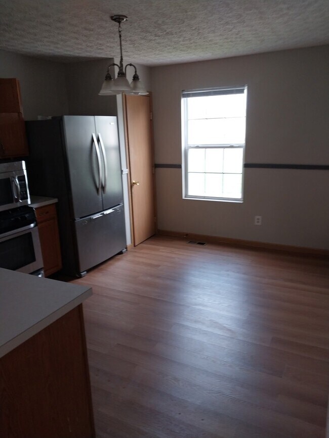 Building Photo - 493 Wellsleyglen Dr