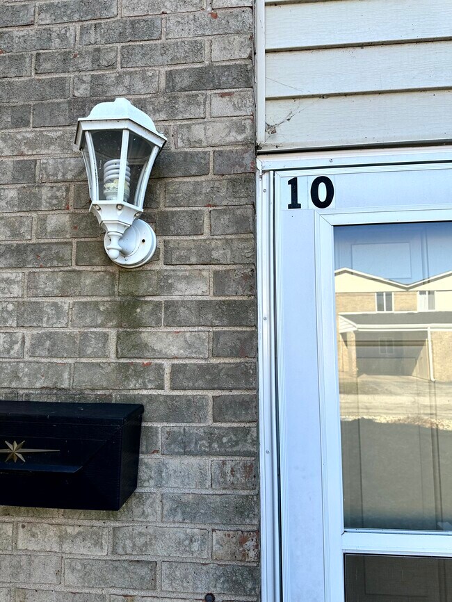 10 Florentine Ct, Pekin, IL 61554 House Rental in Pekin, IL