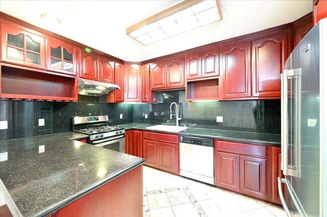Foto del edificio - 501 33rd Ave
