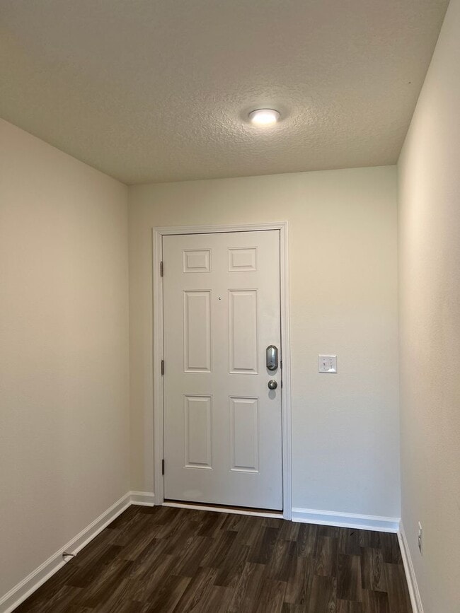 Building Photo - Stylish 4 Bedroom