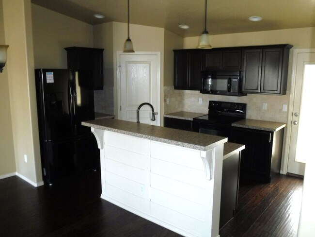 Foto del edificio - Beautiful 3bed, 2bath home located just of...